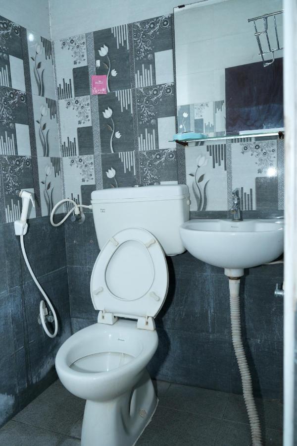 Alexa Home Stay Tirupati Esterno foto